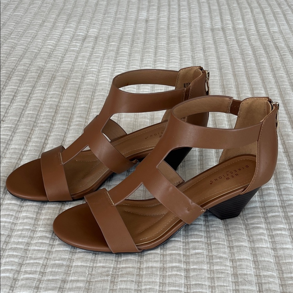 New direction sz 9 tan sandal